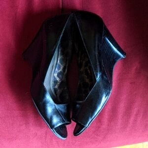 Bandolino peep toe wedge